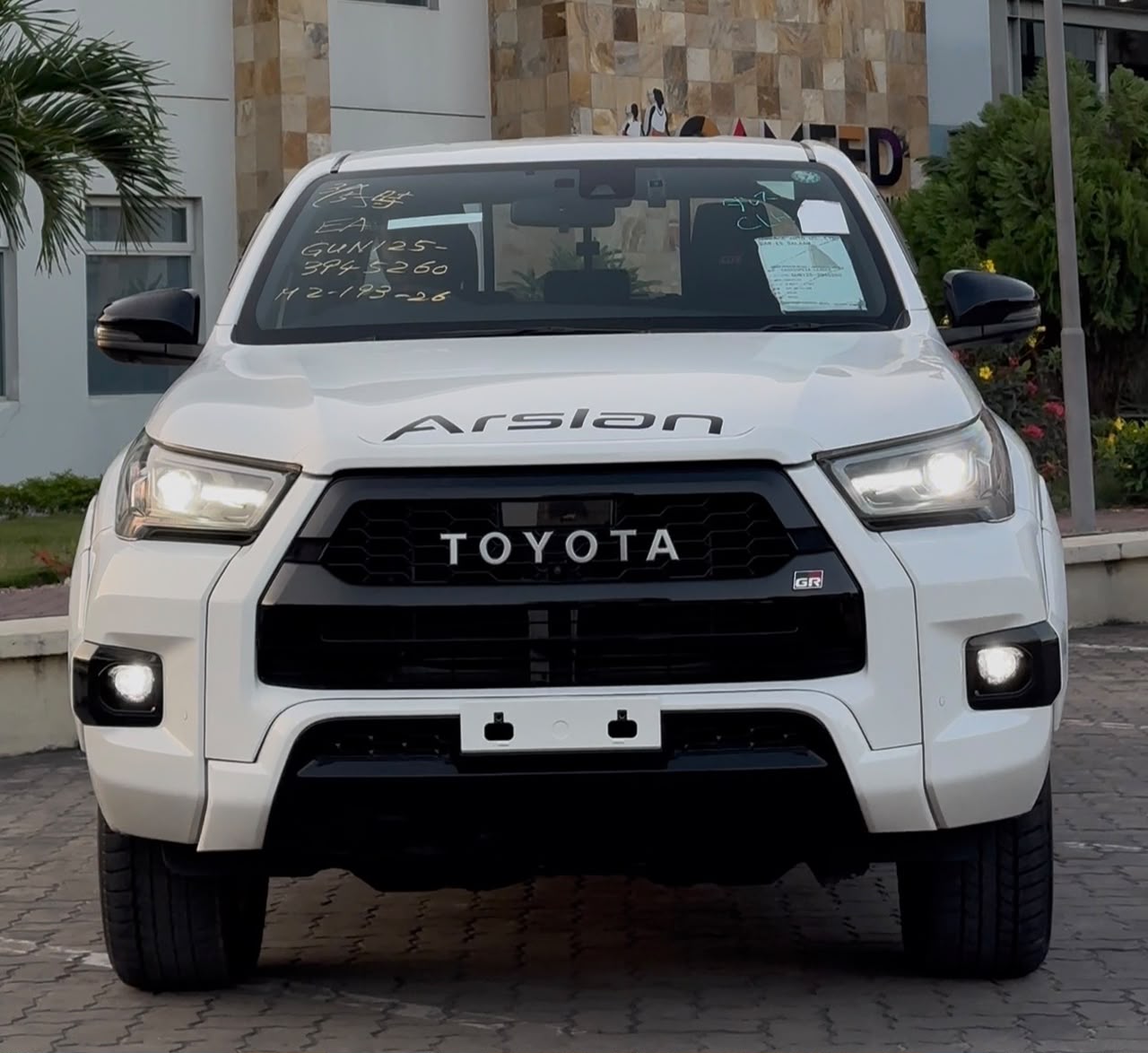 TOYOTA HILUX DOUBLE CABIN